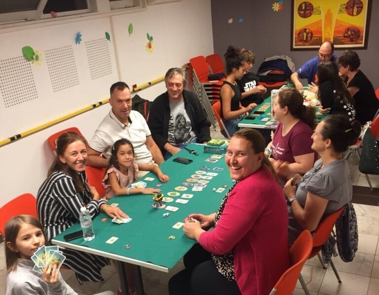 Забавна вечер с настолни игри